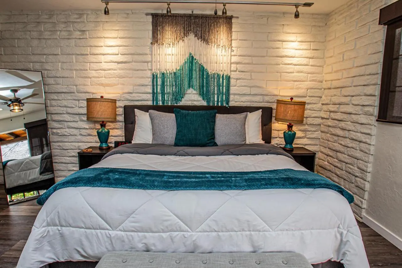 Hotel California Palm Springs 3*,